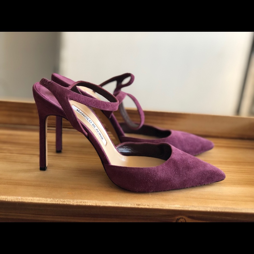 Manolo Blahnik Minis, Cranberry Suede, Size 39
